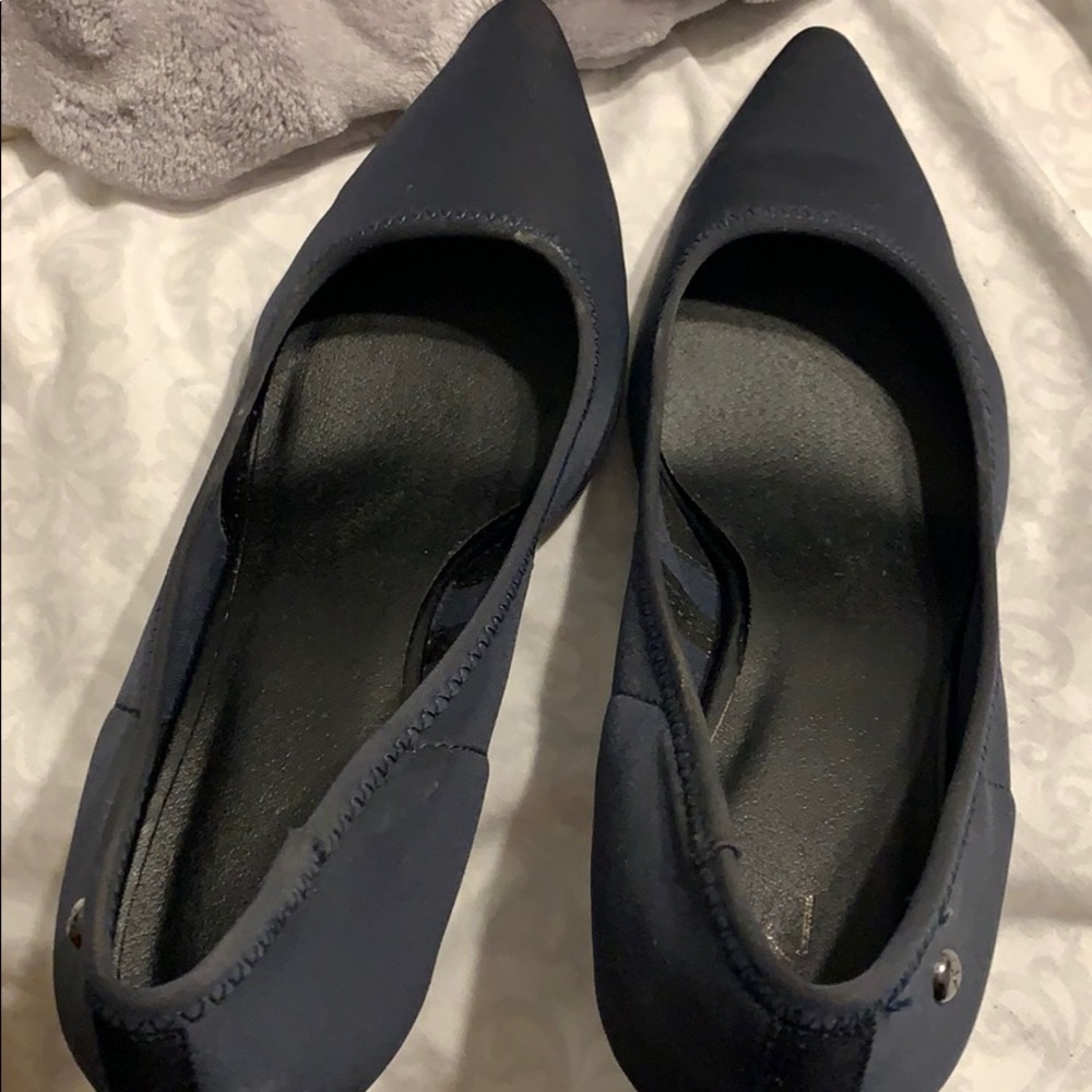 navy blue 2 inch heels